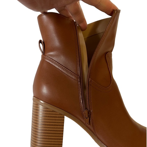 NIB Giani Bernini Olaa booties in color cinnamon. Size 11M. - Picture 6 of 13